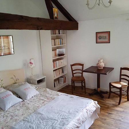 Chambre Dans Prieure De Caractere XVIII Siecle Planioles Kültér fotó